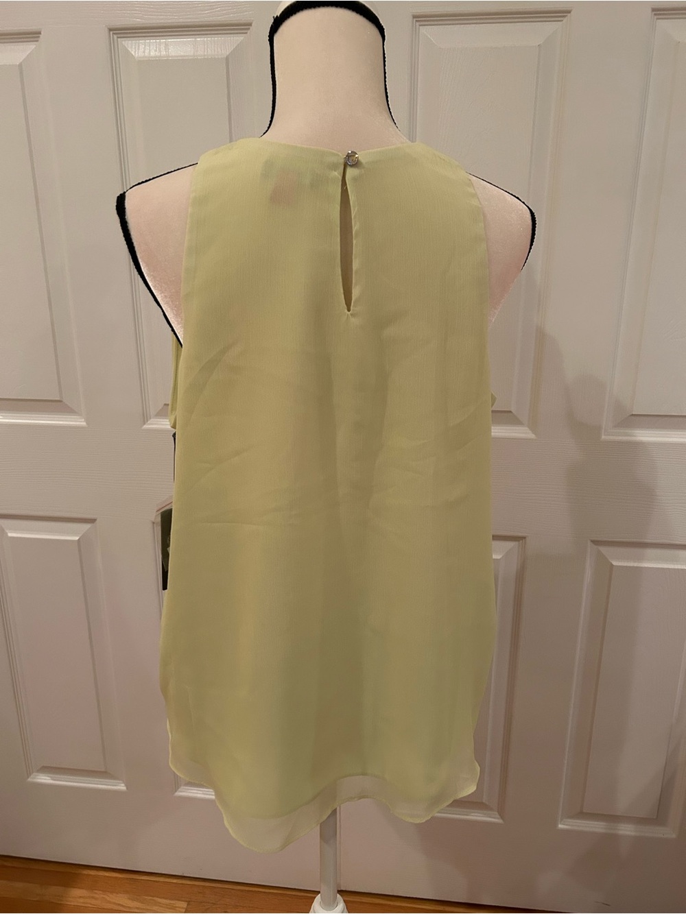 Vince Camuto Pale Yellow Sleeveless Pleated Chiffon Camisole - Picture 2 of 6